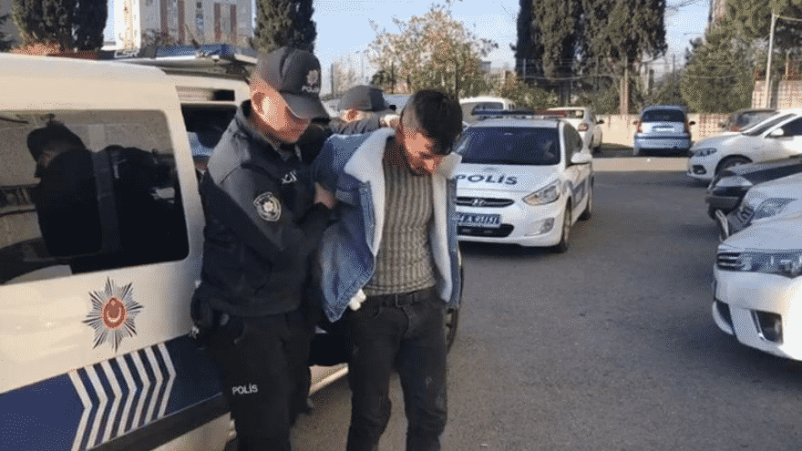 Eşini Bıçaklayıp Kaçarken Banka Görevlisine Sorduğu Soru Şok Etti