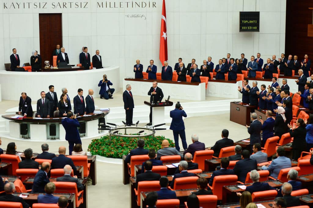 Meclis, "Evet" ve "Hayır" Olmak Üzere 2'ye Bölündü