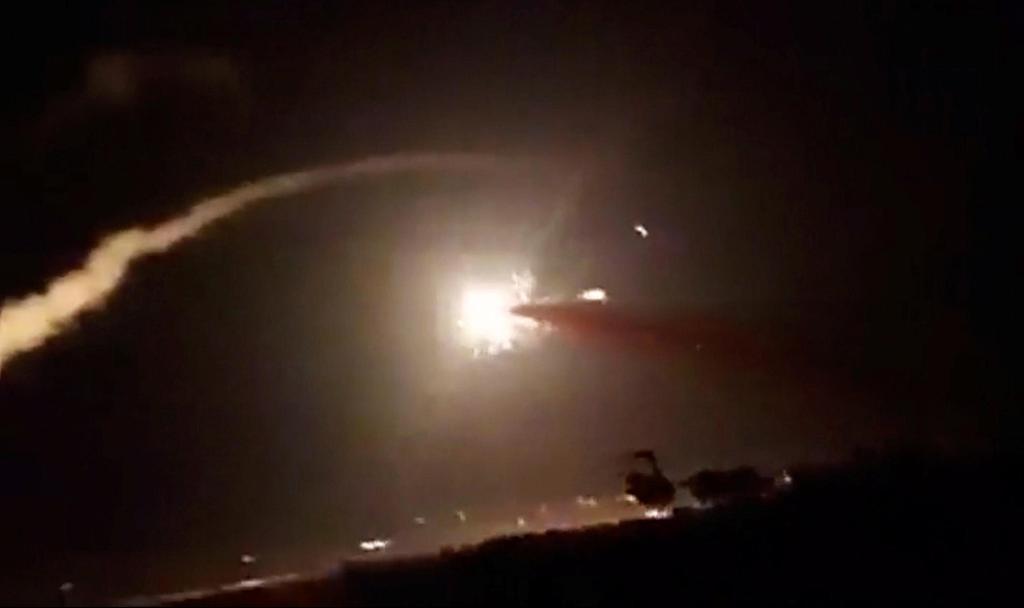 "İsrail savaş jetleri Irak-Suriye sınır silahlarına saldırdı, en az 8 kişi öldü"