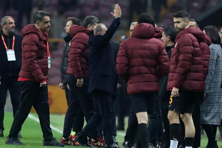 Fenerbahçe Galatasaray ve Beşiktaş'a Üzücü Haber!