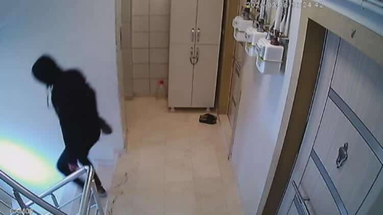 Koronavirüs Fırsatçıları Kapı Önündeki Ayakkabıları Çaldı