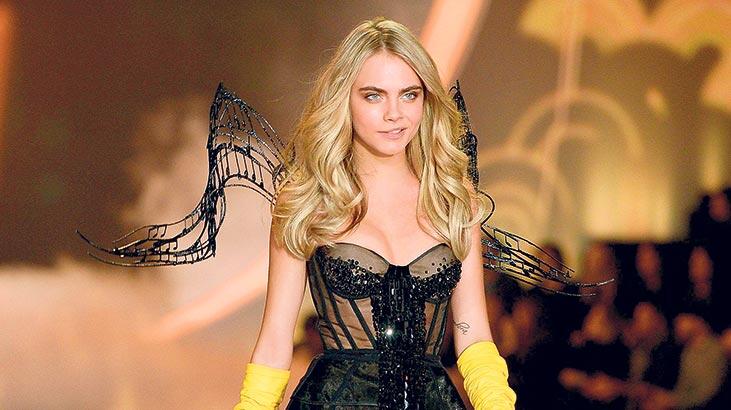 Ünlü Model Sosyal Medyadan Telefon Numarasını Paylaştı!