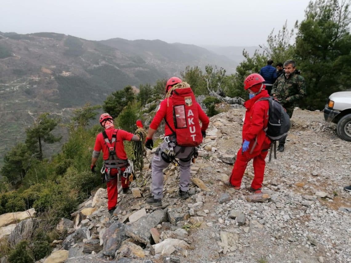 Alanya’da Bir Otomobil Uçurumdan Düştü!