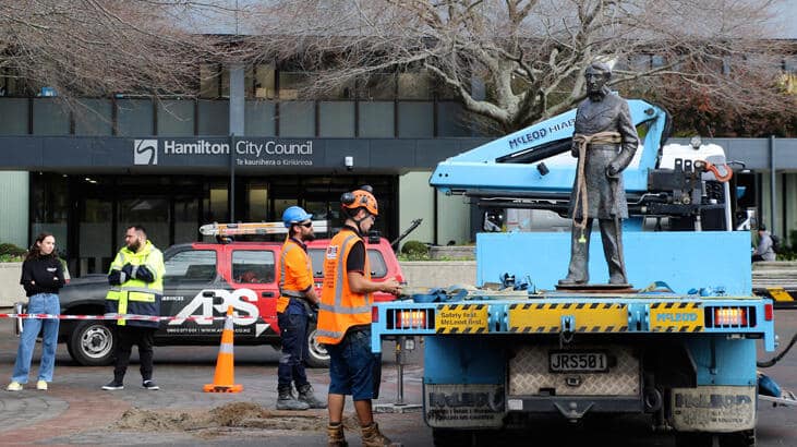 Sömürgecilik Heykelleri Yıkılıyor!