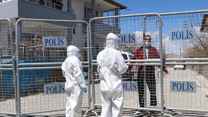 Koronavirüsü 12 Kişiye Bulaştırdı!