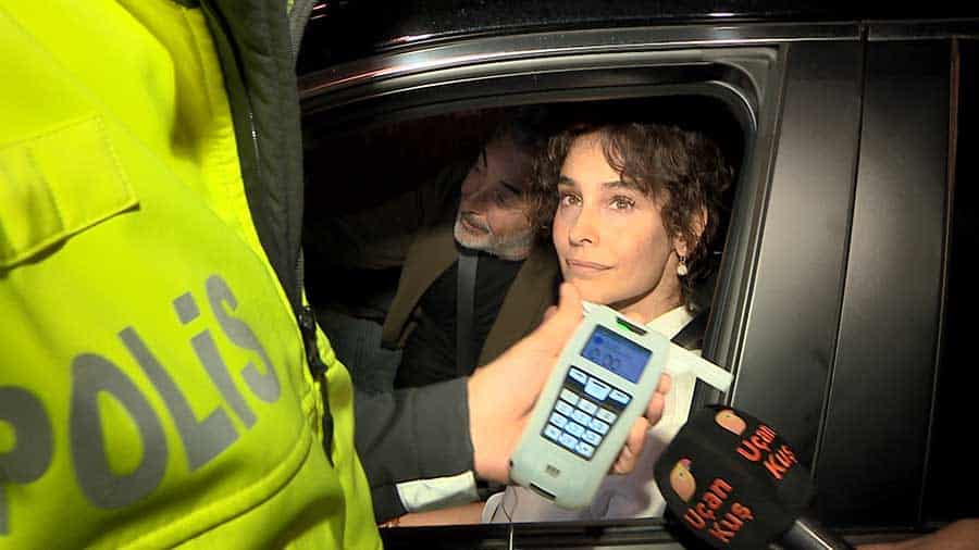 Arzum Onan Basın Mensuplarını Korudu!