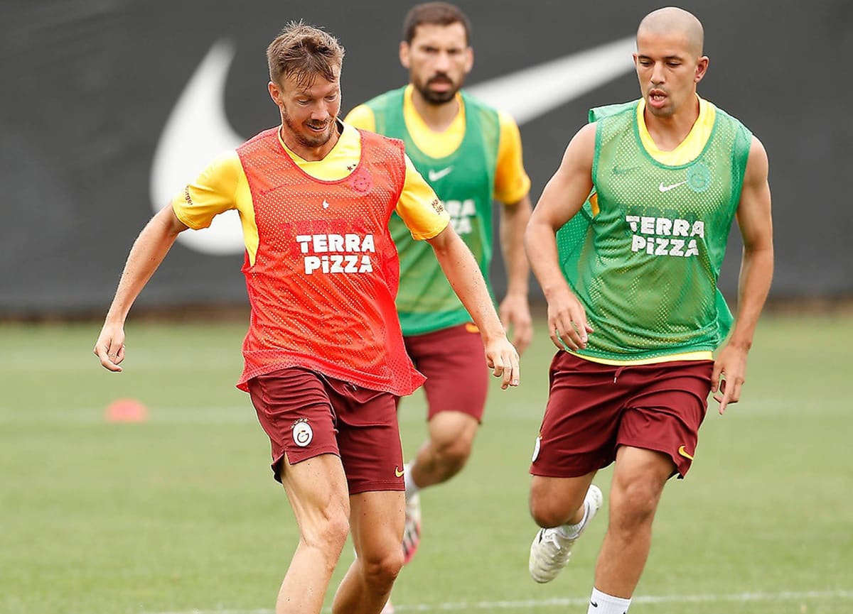 Galatasaraylı Oyunculara Maske Takmama Cezası!