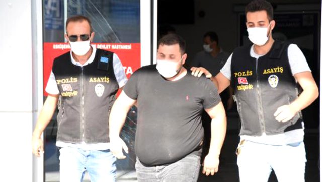 Yol Vermediği Gerekçesiyle Şoföre Satırla Saldırdı!