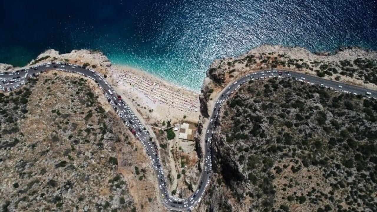 Kaputaş Plajı Koronavirüs Tedbirleriyle Yeniden Ziyaretçilerle Buluştu