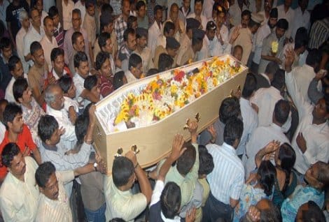 Cenazesinde Canlandı!