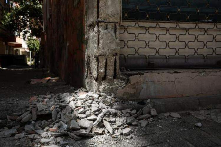 40 Yıllık Bina Korku Saçıyor!