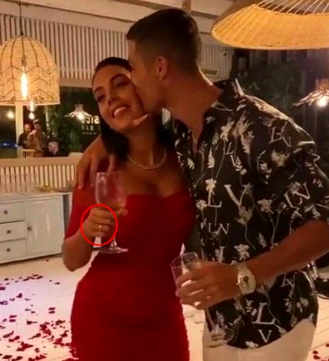 Cristiano Ronaldo Evleniyor Mu?