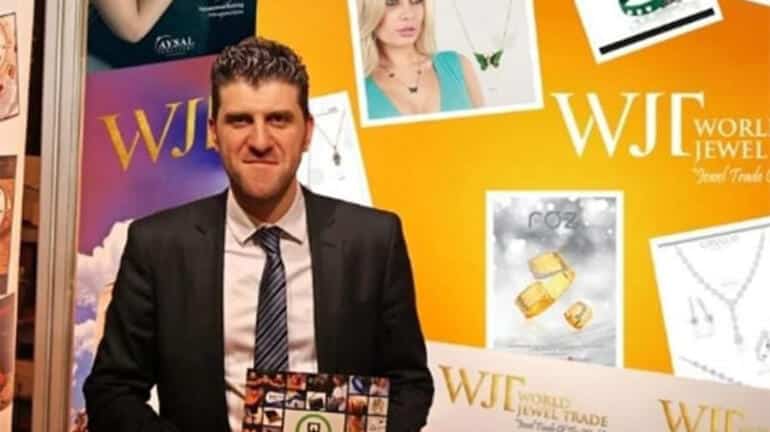 15. Kattan Başına Cam Düştü, Hayatını Kaybetti!