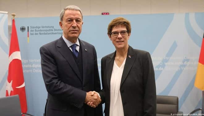 MSB Bakanı Alman Mevkidaşı ile Görüştü!