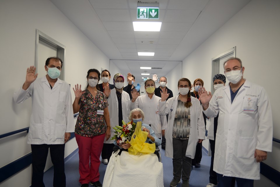 94 Yaşında Koronavirüsü Yendi!