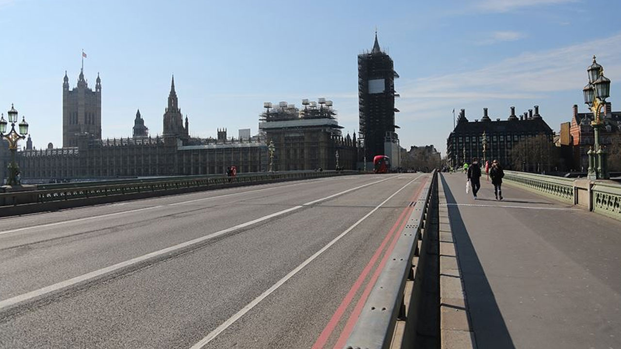 İngiltere'de Sokaklar Boşaldı! Karantina 1 Ay Sürecek