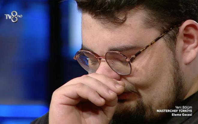 MasterChef'te Elenen İsim Karşısında Mehmet Şef Gözyaşlarına Boğuldu