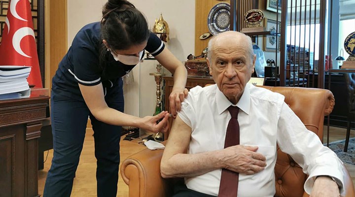 Devlet Bahçeli Koronavirüs Aşısı Oldu