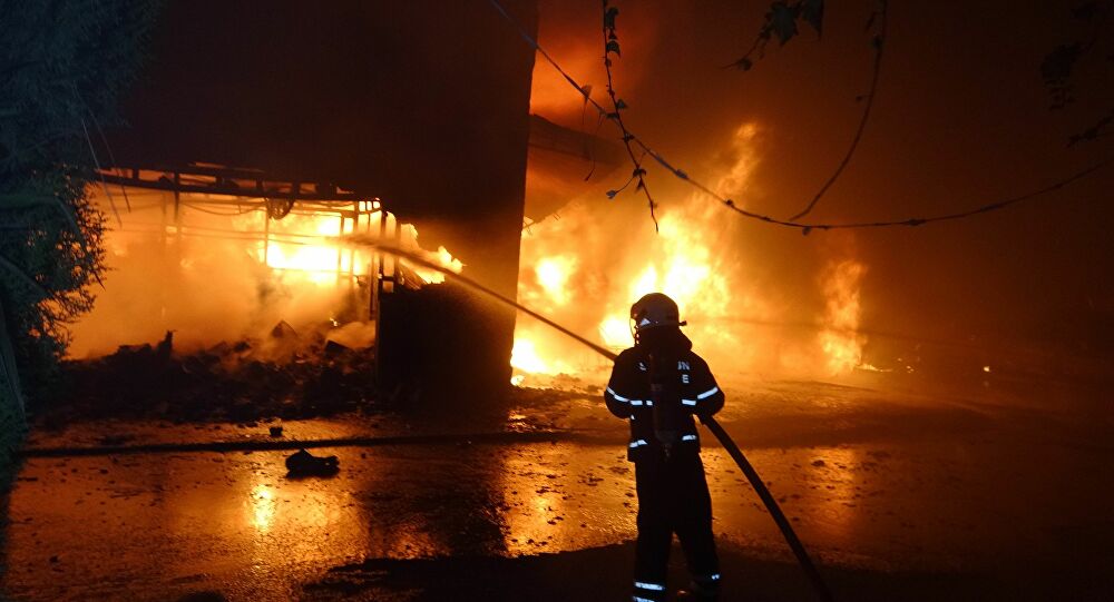 Sanayi Sitesinde İş Yerleri Alevlere Teslim Oldu!