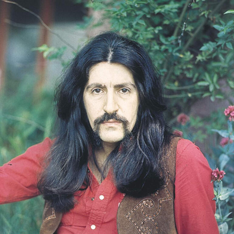 Unutmadık, Unutamadık: Bu Dünyadan Bir Barış Manço Geçti!