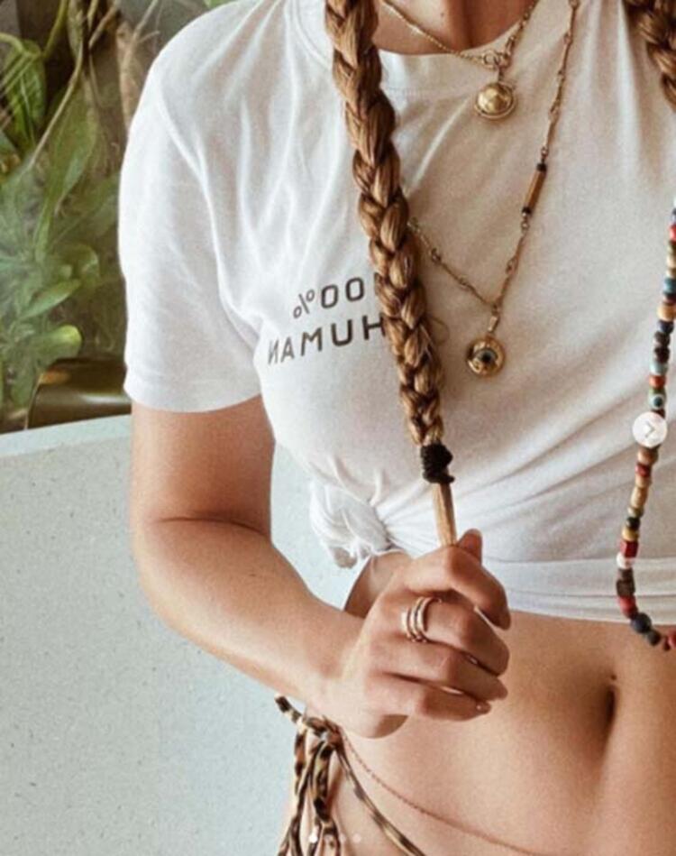 Serenay Sarıkaya’dan Maldivler Paylaşımı: Acılara Yürüyor Korkmuyorum