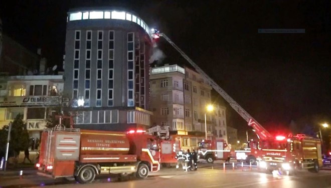 İntihar Etmek İsteyen Şahıs Hem Kendisini Hem Oteli Yaktı!