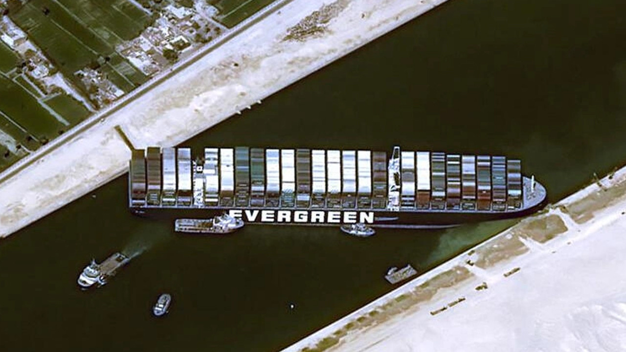 Son Dakika! Süveyş Kanalı Yeniden Gemi Trafiğine Açıldı