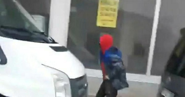 Kendisini Takip Ederek Mastürbasyon Yapan Adamı İfşaladı!