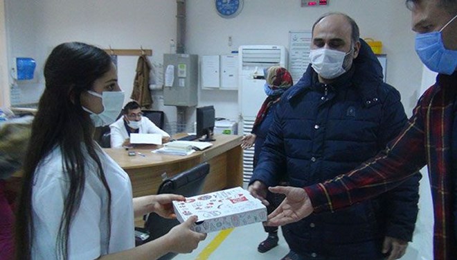 Önce Tehdit Etti Sonra Pizza Dağıttı!