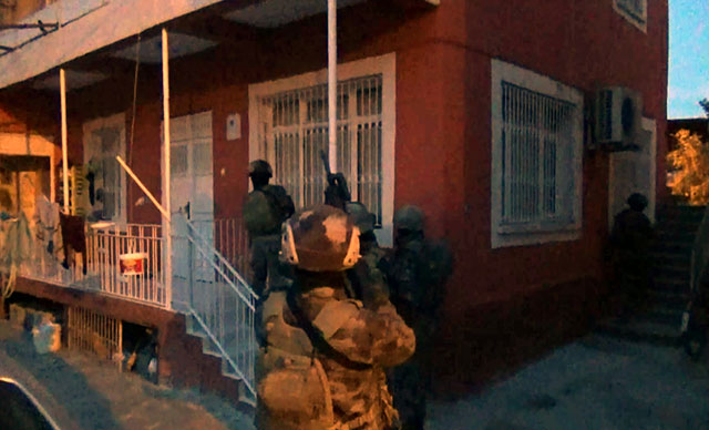 Vatandaşı Dolandırıp Tavuk Çiftliği Kurmuşlar!