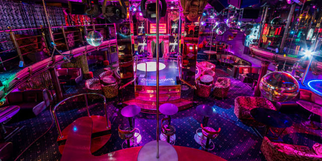 Öğrencileri Striptiz Kulübe Götüren Öğretmenin Cezası Belli Oldu!