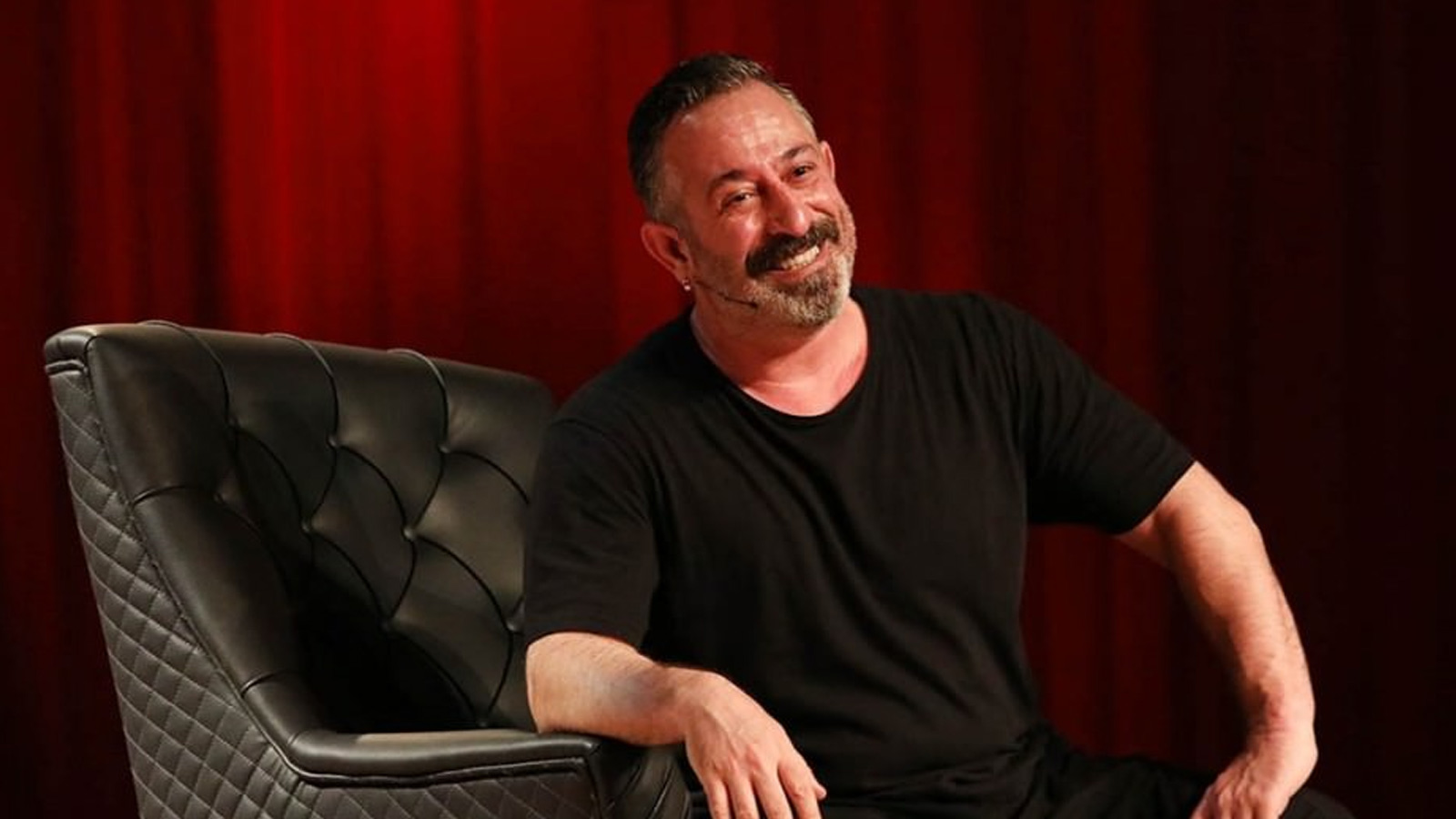 Cem Yılmaz'dan Şaşırtan Çıkış!