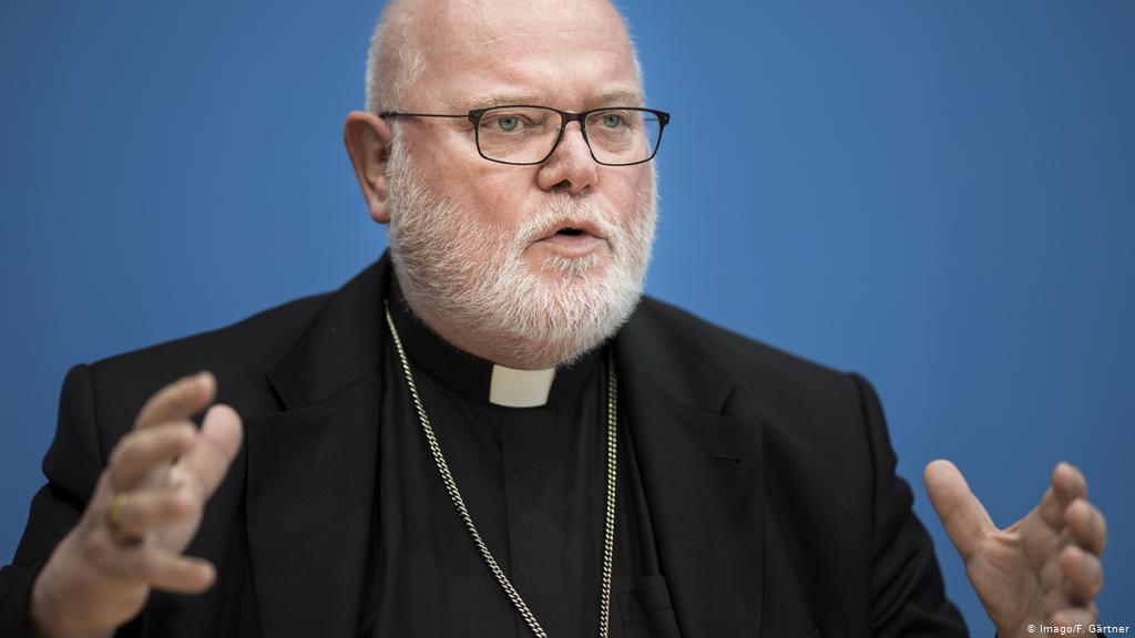 Katolik Kilisesi'nde Cinsel İstismar İddiası İstifa Getirdi