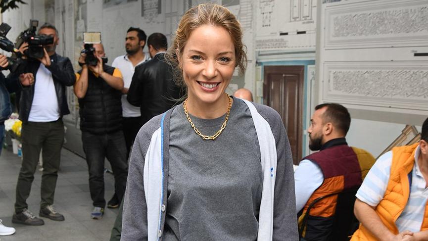 Bade İşçil ‘’Ben Oyuncu Değil Miyim’’ Diye İsyan Etti