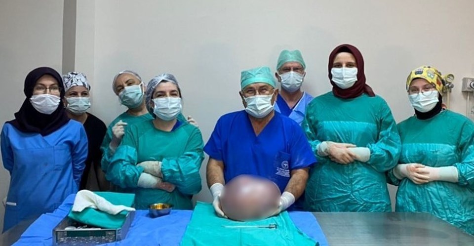 Fazla Kilo Sandığı Şişliğin 6 Kiloluk Kitle Olduğunu Öğrendi!