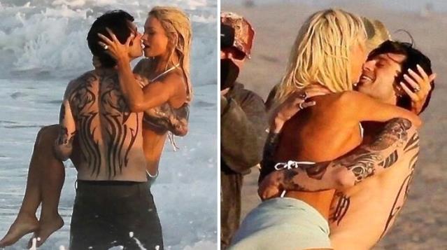 Pam ve Tommy Dizisinde Dakikalarca Süren Öpüşme Sahnesi