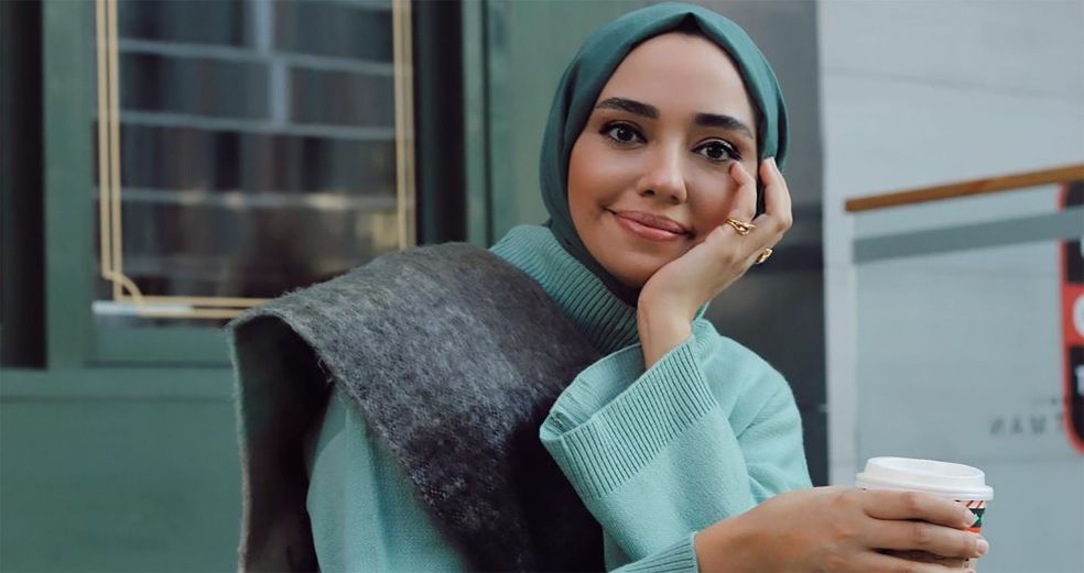 Başörtülü Olduğu İçin Hakarete Uğrayan Hülya Aslan'a Ünlülerden Destek