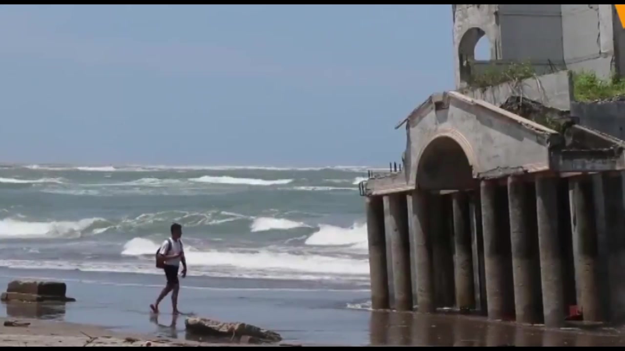 El Salvador’da Karaya Vuran Devasa Yapı Şaşkına Çevirdi!