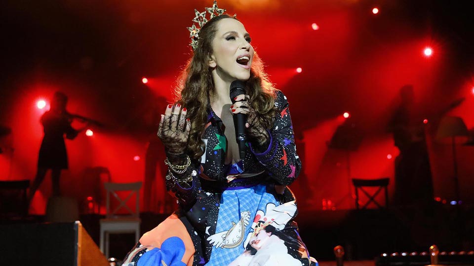 Sertab Erener’den Hayranlarına Maske Ricası