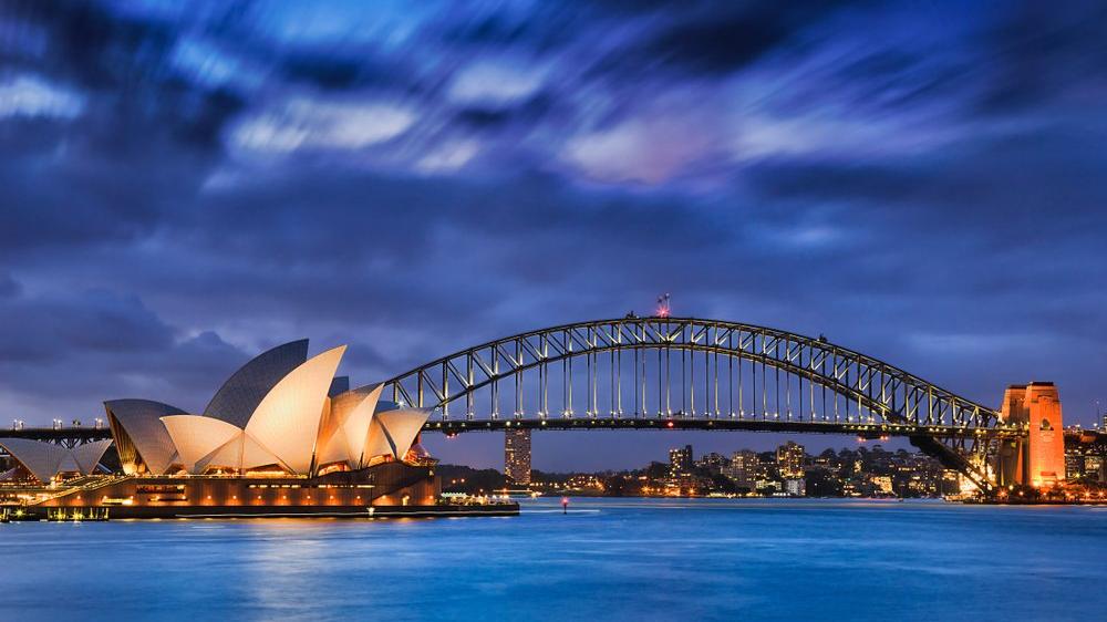 Koronavirüs Kurallarıyla Dalga Geçen Yazar Sınır Dışı Edildi!