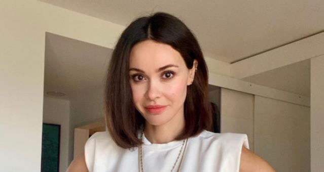 Zeynep Demirel Süper Minisiyle Yeni Yaşını Kutladı!