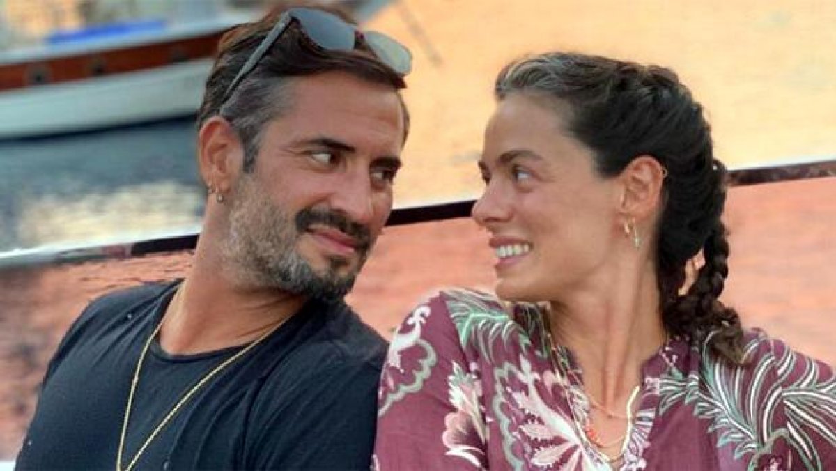 Bebek Bekleyen Özge Özpirinçci ve Burak Yamantürk Yeniköy’de Görüntülendi