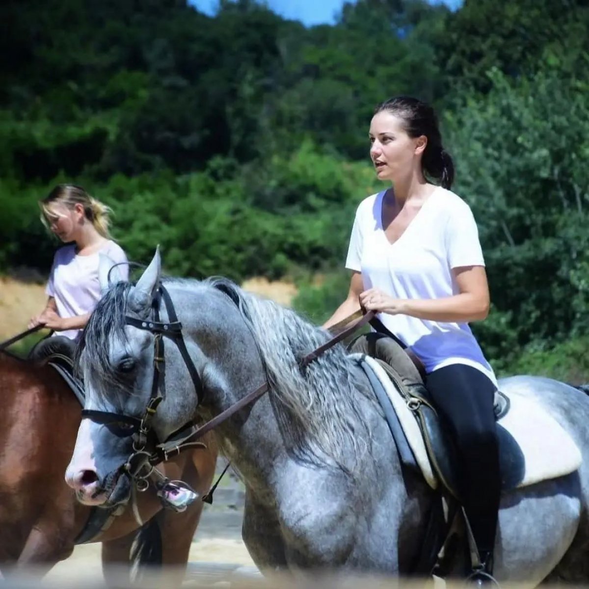 Burak Özçivit'ten Eşine Destek