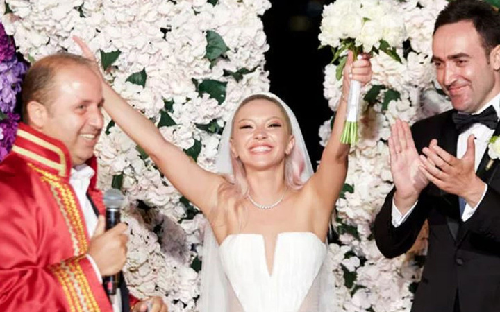 Ece Seçkin ve Çağrı Terlemez Dünyaevine Girdi!