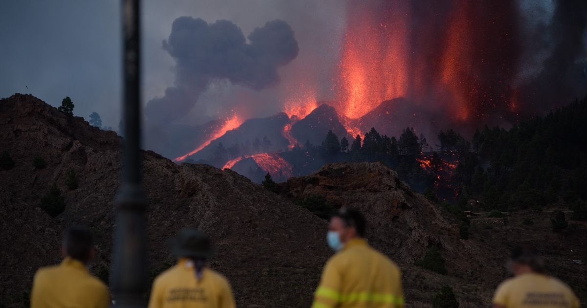 Kanarya Adaları’nda Cumbre Vieja Yanardağı Patladı!