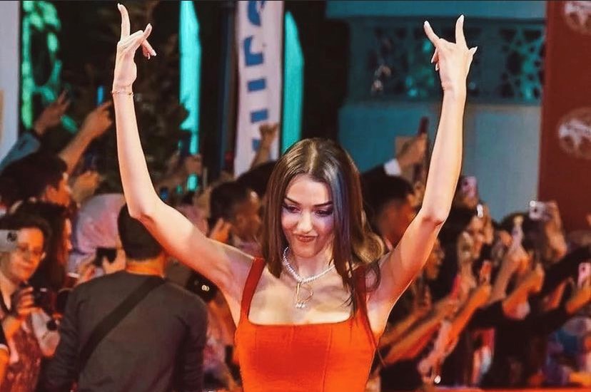 Dilan Çiçek Deniz, Derin Yırtmacıyla Nefes Kesti