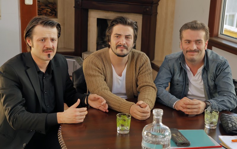 Ünlü Oyuncu Trafik Kazası Geçirdi!