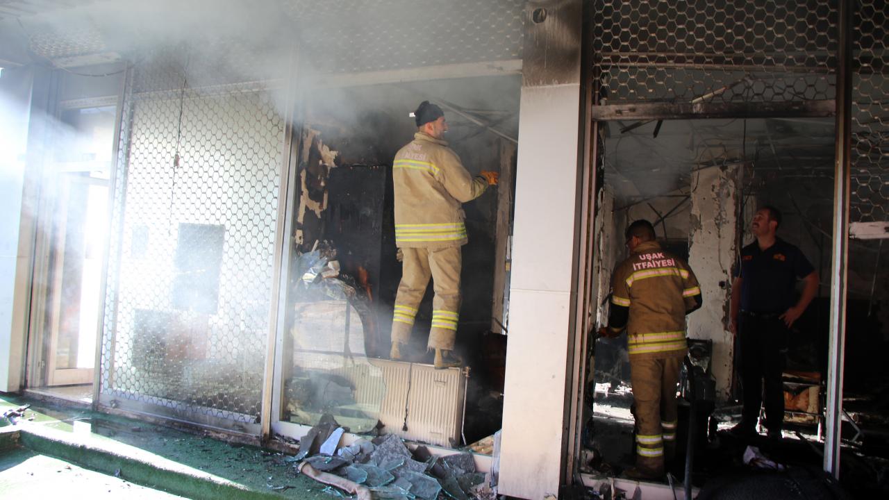 Şubede Yangın Çıktı, Kargolar Kül Oldu!