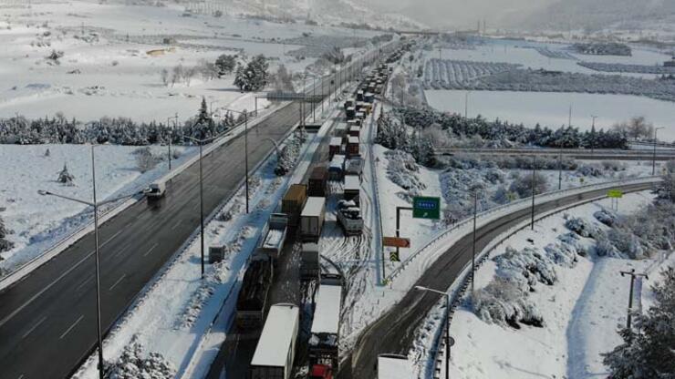 Karda Mahsur Kalan Aileler İsyan Etti