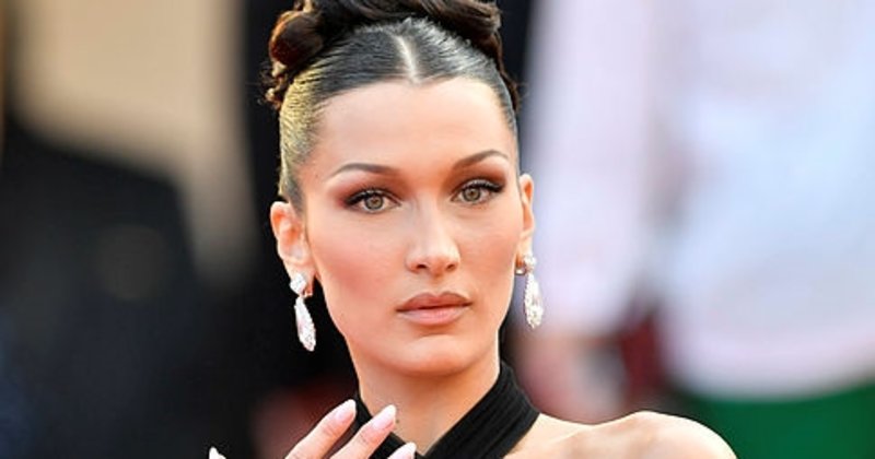 Bella Hadid Ruh Sağlığını Korumak İçin Stilist Kullanmadığını Açıkladı